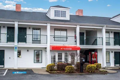Photo 2 - Econo Lodge Greenville near University