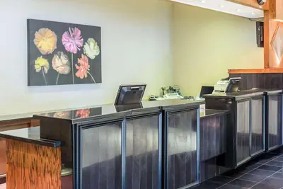Photo 5 - Clarion Hotel Somerset - New Brunswick