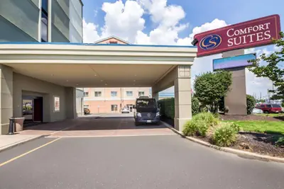 Photo 2 - Comfort Suites at Woodbridge