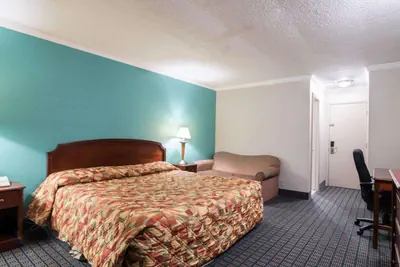Photo 4 - Rodeway Inn Syracuse Carrier Circle
