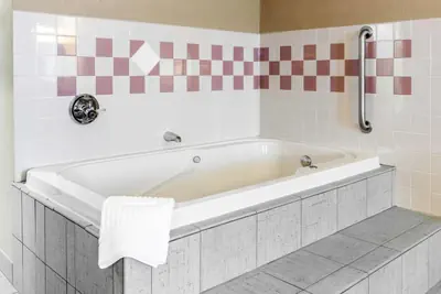 Photo 3 - Quality Inn Defiance
