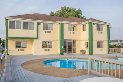 Photo 4 - Quality Inn Port Clinton Waterfront
