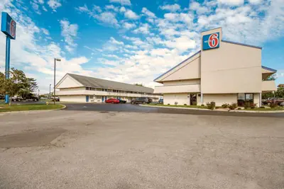 Photo 2 - Motel 6-Grove City, OH