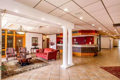 Photo 4 - Clarion Inn & Suites Dothan South