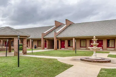 Photo 4 - Econo Lodge Inn & Suites Enterprise