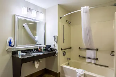 Photo 3 - Quality Inn University Area