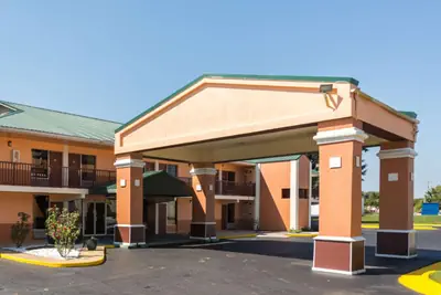 Photo 2 - Econo Lodge Decatur South