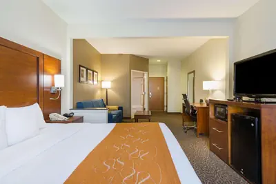 Photo 5 - Quality Suites Springdale West I-49
