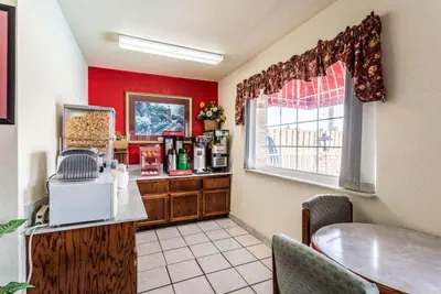 Photo 4 - Econo Lodge & Suites Brinkley
