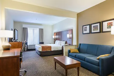 Photo 3 - Quality Suites Springdale West I-49