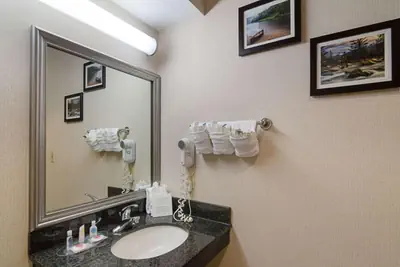 Photo 4 - Quality Suites Springdale West I-49
