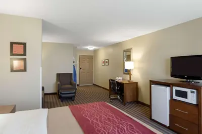 Photo 4 - Comfort Inn & Suites Fayetteville-University Area