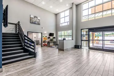Photo 5 - Quality Suites Maumelle - Little Rock Northwest