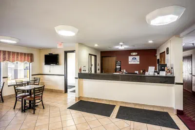 Photo 4 - Super 8 by Wyndham Galesburg
