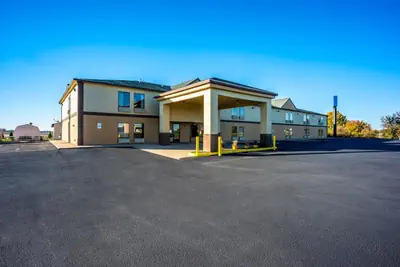 Photo 3 - Super 8 by Wyndham Galesburg