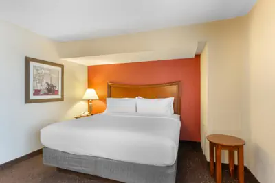 Photo 2 - Holiday Inn Express Chicago-Downers Grove by IHG