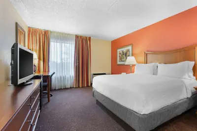 Photo 5 - Holiday Inn Express Chicago-Downers Grove by IHG