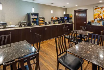 Photo 4 - Best Western Crown Inn & Suites - Batavia
