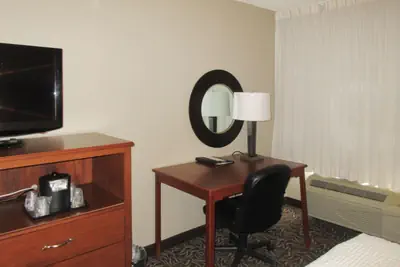 Photo 4 - Clarion Inn & Suites Cortland - University Area
