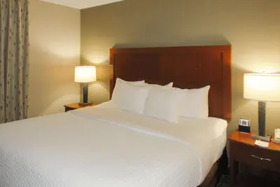 Photo 5 - Clarion Inn & Suites Cortland - University Area