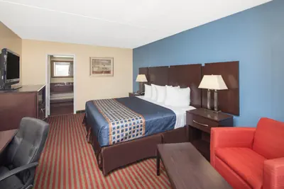 Photo 2 - Travelodge by Wyndham Savannah Area/Richmond Hill