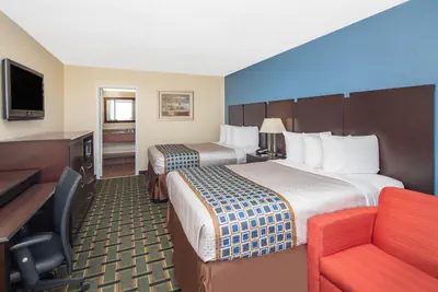 Photo 3 - Travelodge by Wyndham Savannah Area/Richmond Hill