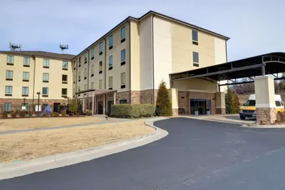 Photo 2 - Comfort Inn & Suites Fort Smith I-540