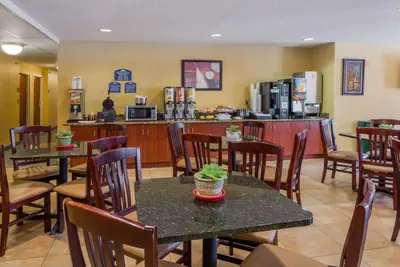 Photo 4 - Microtel Inn & Suites by Wyndham Hillsborough