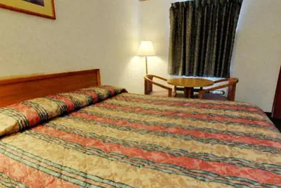 Photo 3 - Americas Best Value Inn & Suites Macon at Eisenhower Pkwy