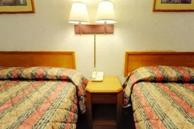 Photo 4 - Americas Best Value Inn & Suites Macon at Eisenhower Pkwy