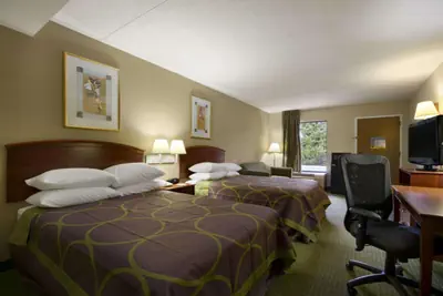 Photo 4 - Super 8 by Wyndham Calhoun