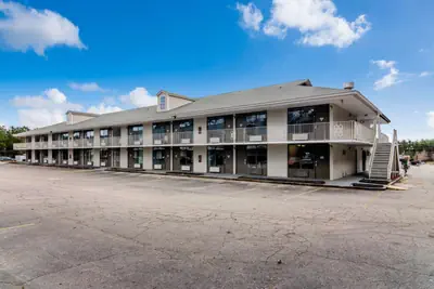 Photo 4 - Studio 6 Extended Stay - Lagrange, GA