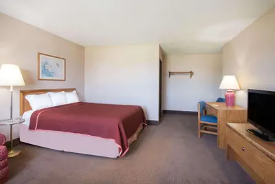 Photo 4 - Super 8 by Wyndham Abilene KS