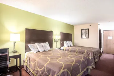 Photo 2 - Super 8 by Wyndham Galesburg