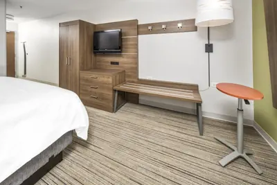 Photo 2 - Holiday Inn Express Chicago Northwest-Vernon Hills by IHG