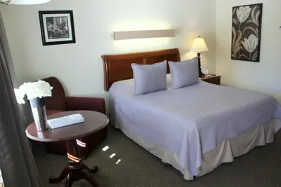 Photo 2 - All Seasons Inn