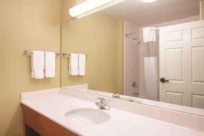 Photo 2 - La Quinta by Wyndham Bentonville