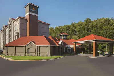 Photo 2 - La Quinta by Wyndham Atlanta Alpharetta