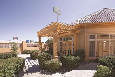 Photo 3 - La Quinta by Wyndham Pueblo