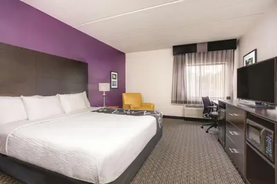Photo 3 - La Quinta by Wyndham Atlanta Roswell