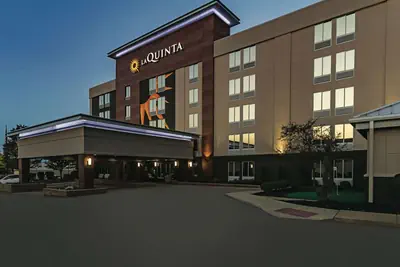 Photo 5 - La Quinta Inn & Suites by Wyndham Cleveland Airport West
