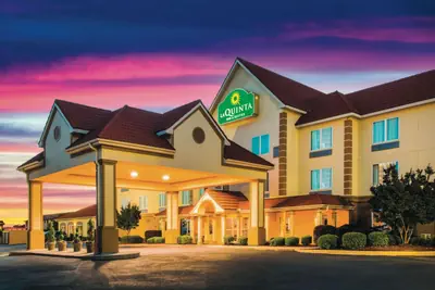 Photo 2 - La Quinta by Wyndham Russellville