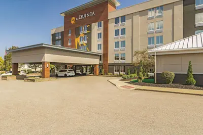 Photo 3 - La Quinta Inn & Suites by Wyndham Cleveland Airport West