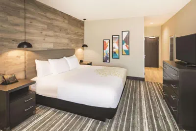 Photo 2 - La Quinta Inn & Suites by Wyndham Atlanta South - McDonough