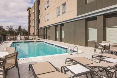 Photo 5 - La Quinta Inn & Suites by Wyndham Atlanta South - McDonough