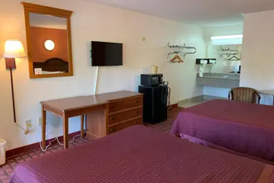 Photo 4 - Royal Regency Inn