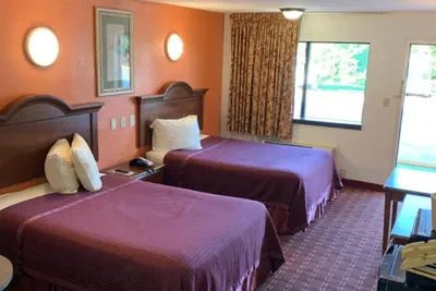 Photo 3 - Royal Regency Inn