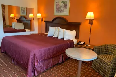 Photo 5 - Royal Regency Inn