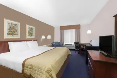 Photo 3 - Baymont by Wyndham Zanesville