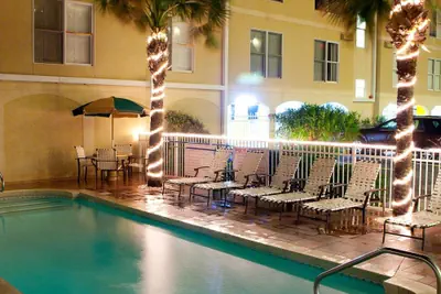 Photo 3 - DeSoto Beach Hotel